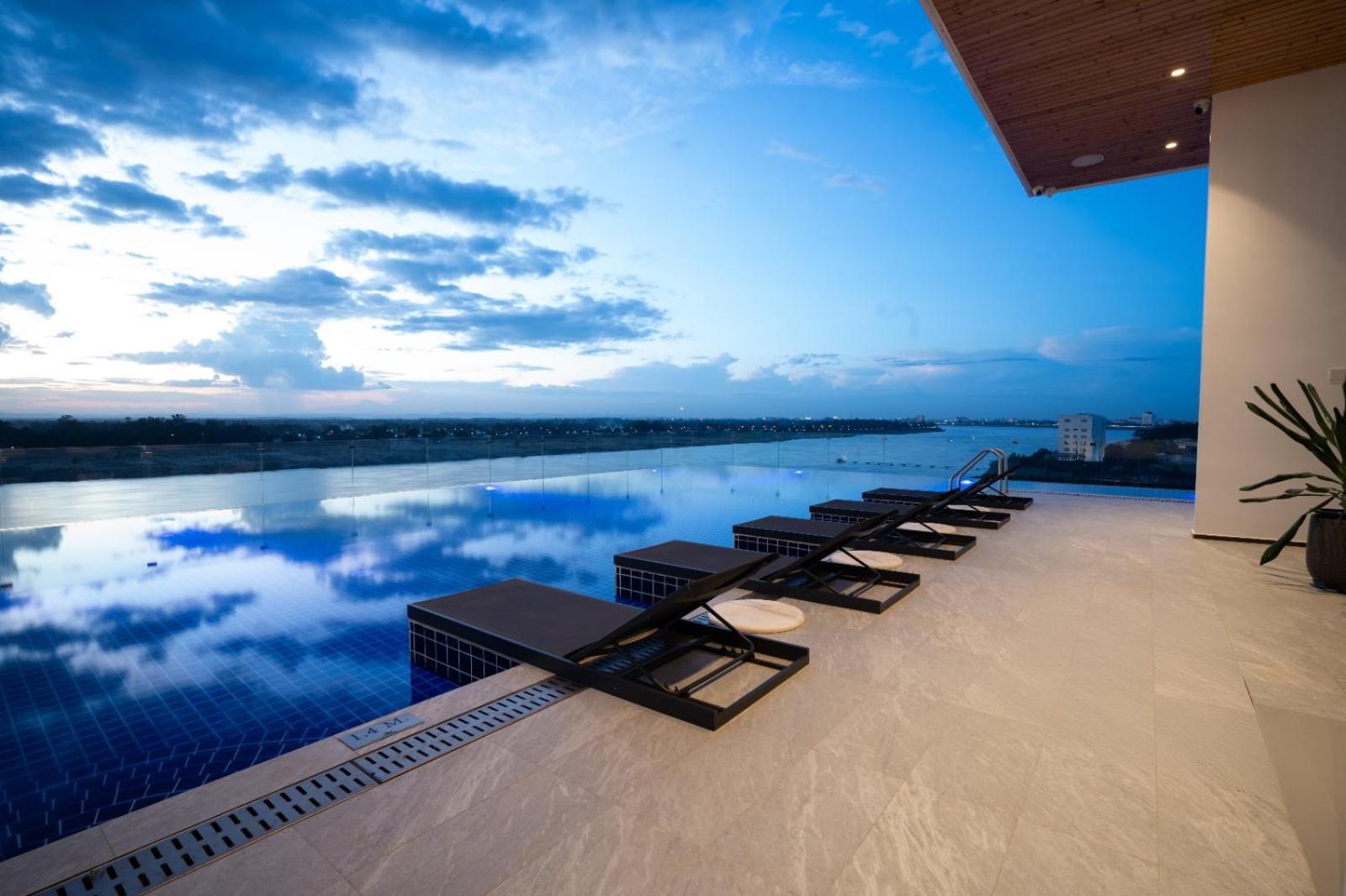 One Riviera Hotel And Residences Ban Souanmone ภายนอก รูปภาพ